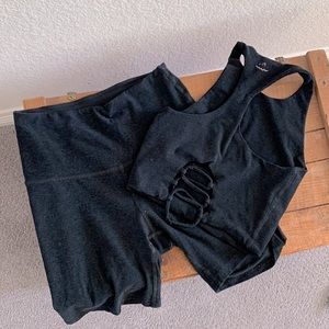 Beyond Yoga set in charcoal color VGUC